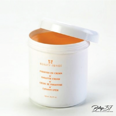 Frasco branco aberto com creme parafina laranja e texto em várias línguas