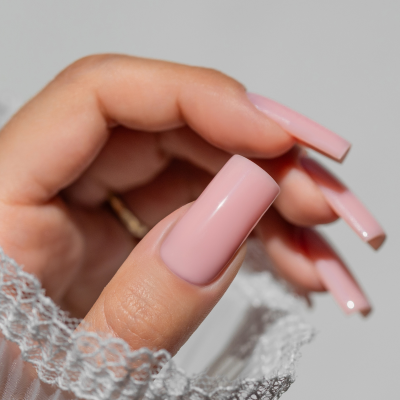 Unha postiça rosa claro quadrada com brilho