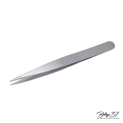 Pinça metálica prateada com pontas finas