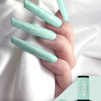 Unhas compridas com verniz gel verde brilhante e frasco de verniz gel.