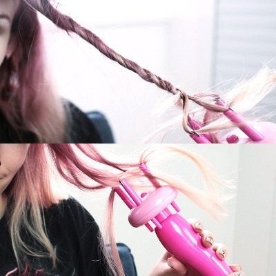 Modelador de cabelo automático rosa usado em cabelo pintado de rosa e loiro