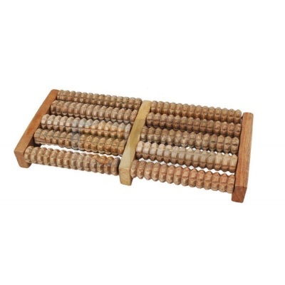 Massajador de pés em madeira com rolos texturizados