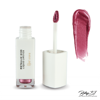 Batom líquido rosa metalizado com aplicador e amostra de textura