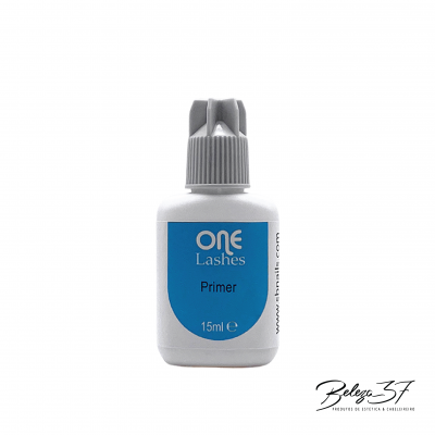 Frasco branco de primer para pestanas com rótulo azul e tampa cinzenta.