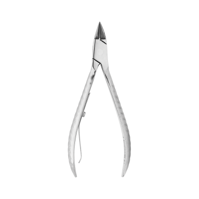 Alicate de unhas em metal prateado com pontas afiadas e alça curva