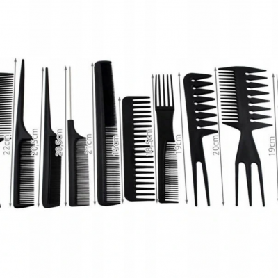 Conjunto de 11 pentes pretos de vários tamanhos alinhados