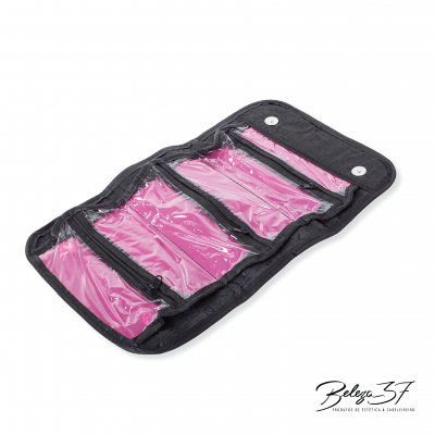 Estojo organizador preto com interior rosa e compartimentos transparentes