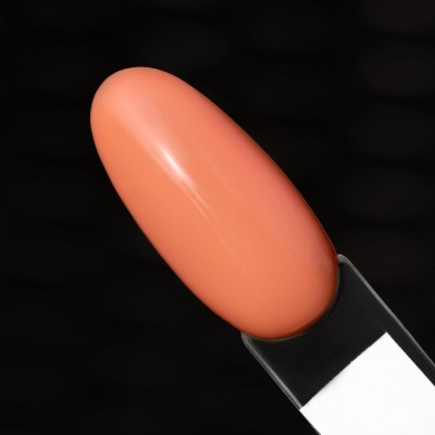 Batom laranja suave em amostra retangular branca e preta, fundo preto