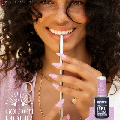 Perfil de mulher com unhas lilás segurando canudo e verniz gel lilás andreia PROFESSIONAL GOLDEN HOUR