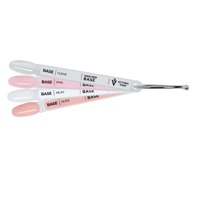 Amostras de verniz para unhas em quatro cores com texto em paletas unidas por argola metálica