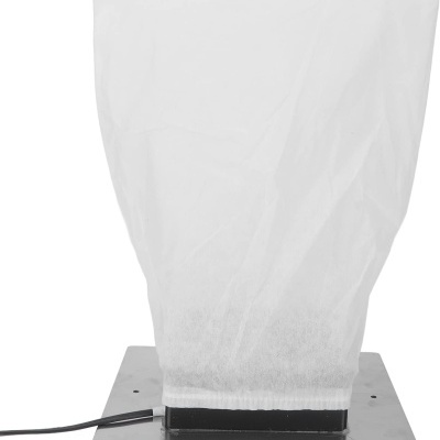 Captador de pó com base metálica e saco branco em tecido fino