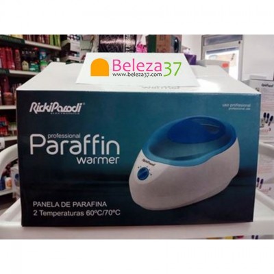 Caixa do aquecedor de parafina RickiParodi azul e branco na prateleira de loja