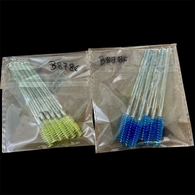 Conjunto de escovas pequenas em pacotes plásticos com código B8786