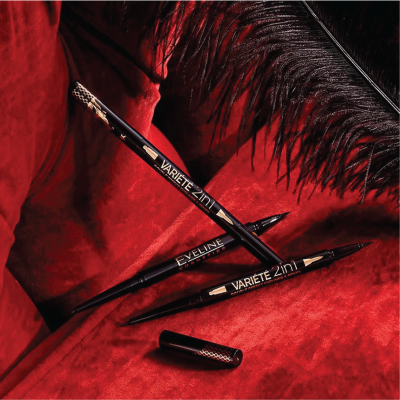 Canetas de maquilhagem pretas Variete 2in1 e Eyeline sobre veludo vermelho com pena preta