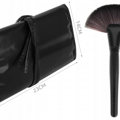 Estojo preto de maquilhagem e pincel abanador com cabo preto e cerdas castanhas e pretas