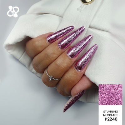 Unhas longas cor de rosa glitter brilhante com amostra do verniz P2240
