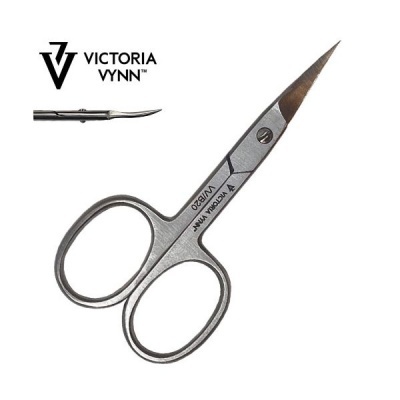 Tesoura metálica pequena com pontas afiadas e texto gravado, logótipo VICTORIA VYNN ao lado