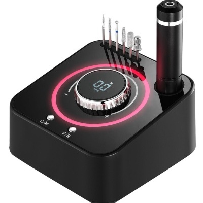 Dispositivo eletrônico preto com ecrã digital circular e luz vermelha