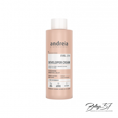 Frasco plástico cor de rosa com tampa branca e rótulo do produto Andreia Professional Developer Cream