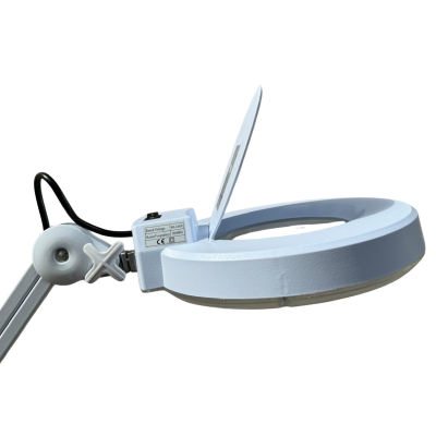 Lupa iluminada branca com braço articulado prateado