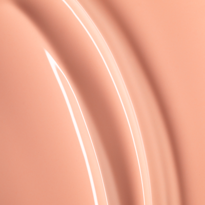 Prato cerâmico cor de salmão com acabamento brilhante e sulcos decorativos.