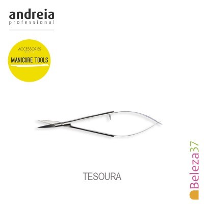 Tesoura de manicure em metal prateado com alças finas e pontas afiadas