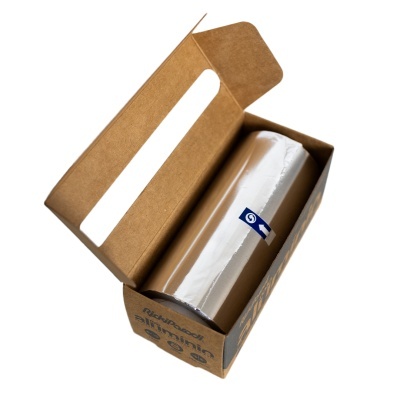 Embalagem de papelão castanho com rolo branco etiquetado