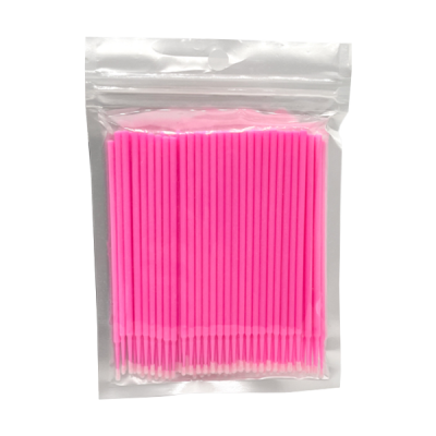Pacote com palitos de higiene de cabo rosa e ponta branca