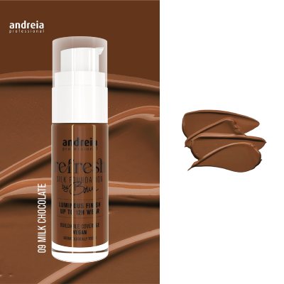 Frasco de base líquida marron Andreia Professional Refresh Silk Foundation com textura da base ao lado