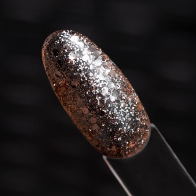 Unha artificial com glitter prateado e castanho