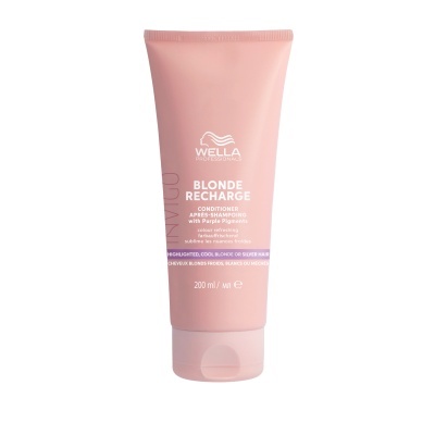 Tubo rosa de produto Wella Blonde Recharge para cabelos loiros 200 ml