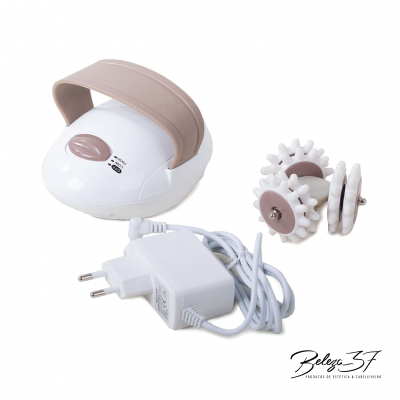 Aparelho branco e bege com botão, acessório com rodas e adaptador eléctrico