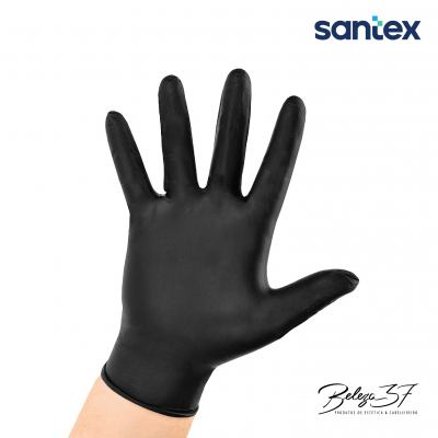 Luva preta descartável ajustada na mão com logo santiex