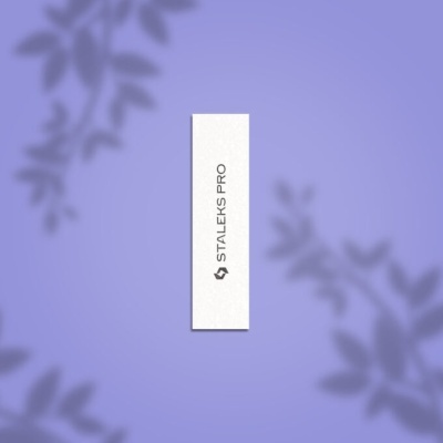 Lixa de unhas branca com texto STALEX PRO sobre fundo lilás com sombras de folhas