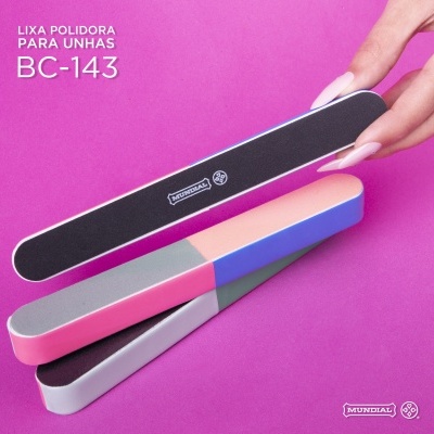 Polidores de unhas coloridos e texto em fundo rosa