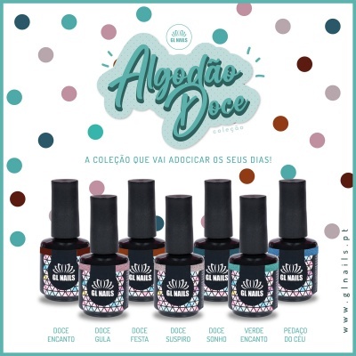 Seis frascos de verniz da coleção Algodão Doce GL NAILS em fundo branco com bolinhas coloridas