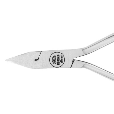 Alicate de precisão prateado com texto 'Nitro Nails & Beauty'