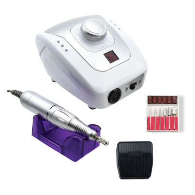 Conjunto de manicure elétrico com máquina branca, suporte roxo, pedal preto e kit de brocas.