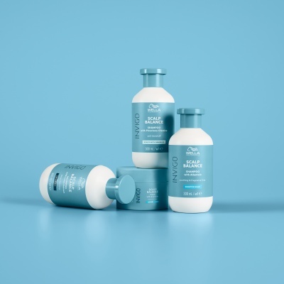 Produtos capilares INVIGO SCALP BALANCE da Wella com embalagem azul clara