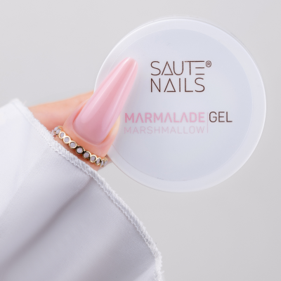 Pote branco de gel para unhas Saute Nails com unha rosa clara e anel dourado