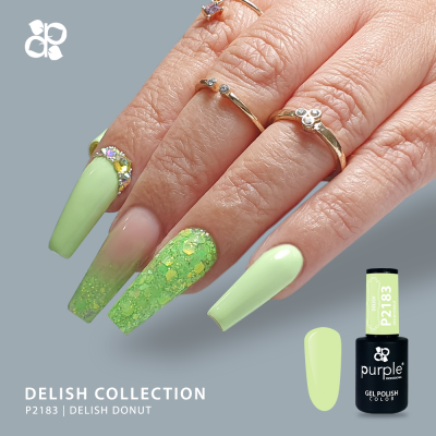 Unhas postiças verdes decoradas com pedras e glitter, vidrinho de verniz gel P2183 DELISH DONUT da purple.