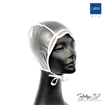 Gorro de látex branco com furos e fitas em manequim preto