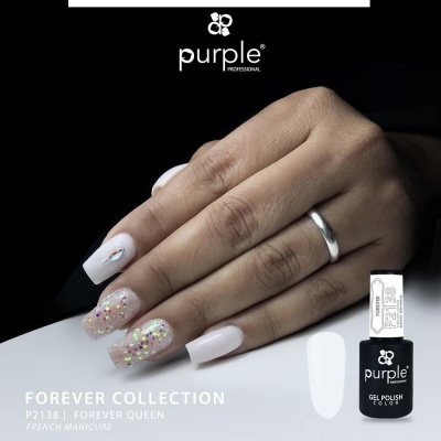 Mão feminina com unhas de gel branco e glitter holográfico, e frasco de verniz gel Purple Professional