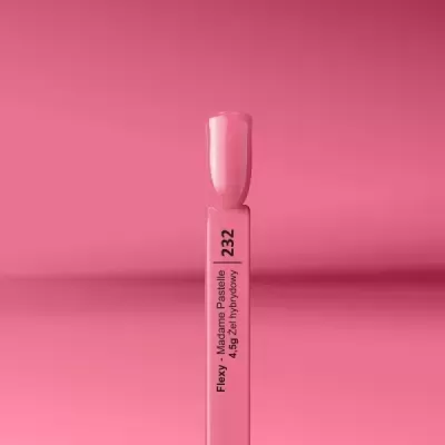 Frasco de verniz rosa com texto preto em fundo rosa