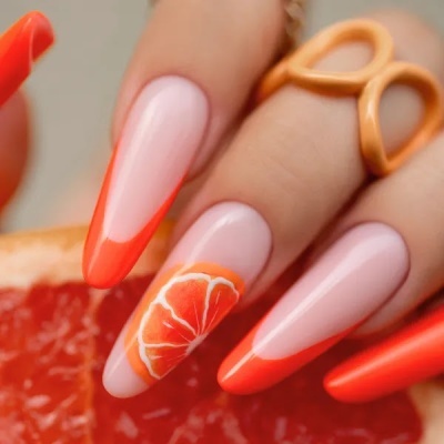 Unhas decoradas com ponta laranja e desenho de fatia de citrino