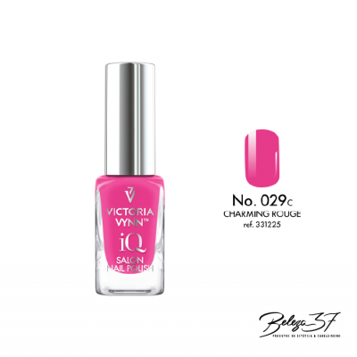 Verniz de unhas rosa Victoria Vynn com tampa prateada e amostra da cor