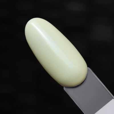 amostra de esmalte creme em base cinza