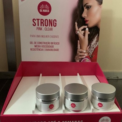 Expositor para gel de unhas GL Nails STRONG PINK CLEAR com três frascos prateados e texto em português