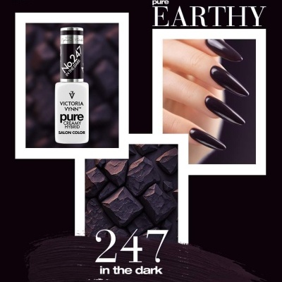 Verniz de unhas preto Victoria Vynn número 247 com imagens do frasco, unhas pintadas e pedras pretas.