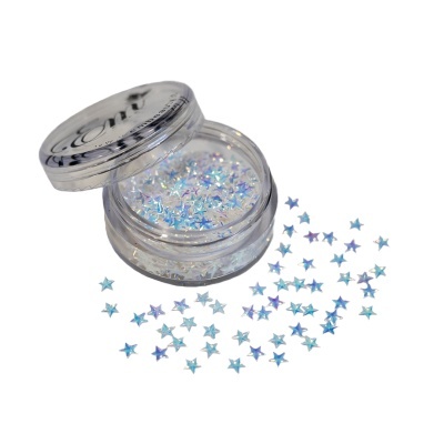 Frasco pequeno com glitter em estrelas azuis e branquinhas, algumas espalhadas na superfície branca